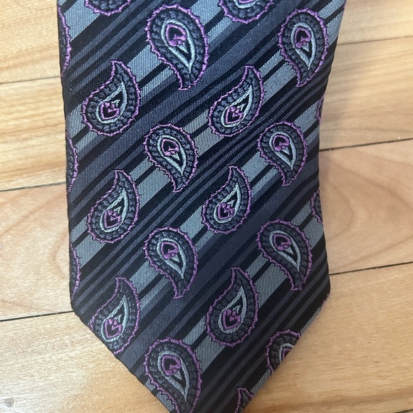 Ted Baker 100% Silk made in USA tie, grey purple paisley all over print - Picture 3 of 7